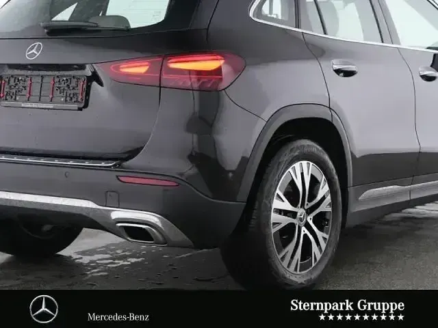 Gebraucht Mercedes GLA180 136 PS (100 kW) 2025 Schwarz SUV