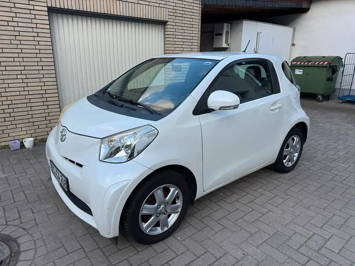 Gebraucht Toyota iQ 68 PS (50 kW) 2010 Weiß Kleinwagen