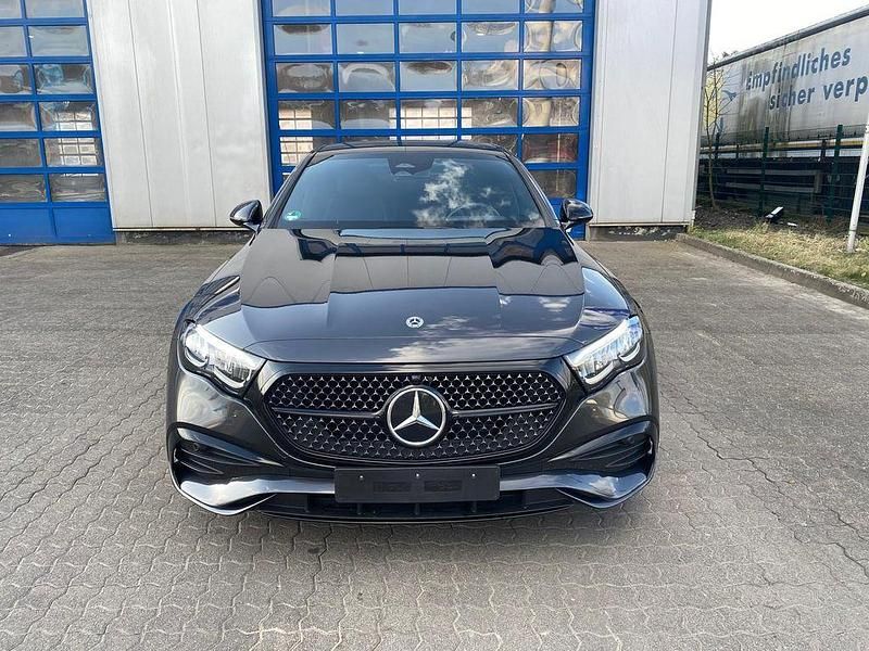 Gebraucht Mercedes E220 AMG line 197 PS (144 kW) 2024 Grau Limousine