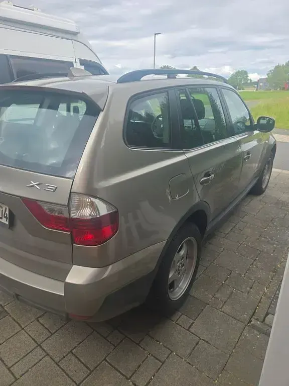 Gebraucht BMW X3 143 PS (105 kW) 2010 Gold SUV
