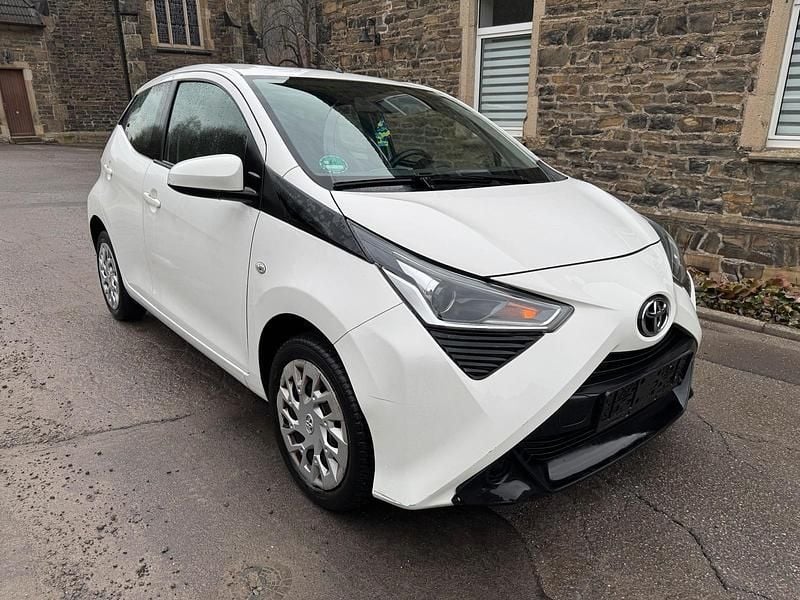 Gebraucht Toyota Aygo 72 PS (52 kW) 2019 Weiß Kleinwagen