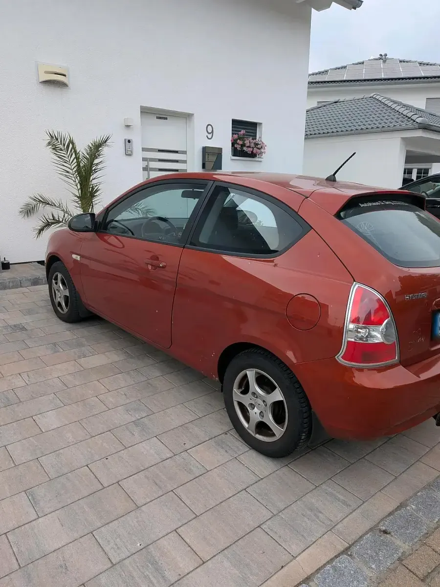Gebraucht Hyundai Accent 97 PS (71 kW) 2007 Rot Kleinwagen