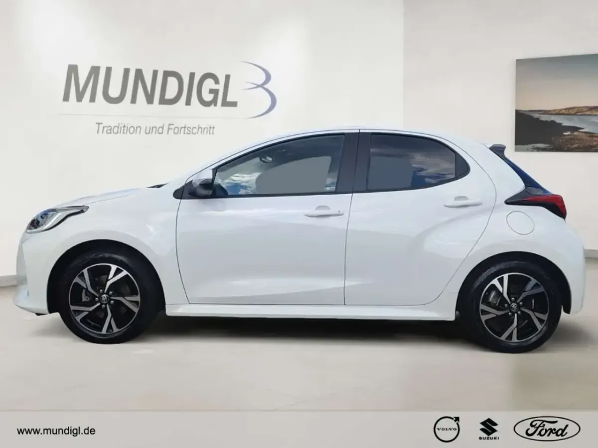 Gebraucht Toyota Yaris Hybrid 92 PS (67 kW) 2025 Super white 2 Kleinwagen