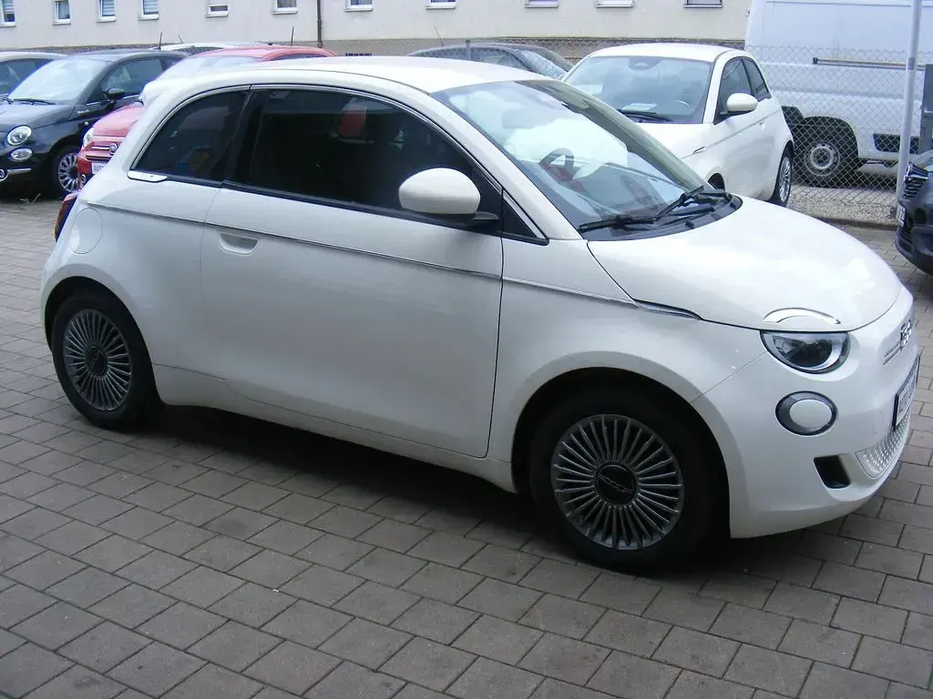 Gebraucht Fiat 500e Basis 86 kW (118 PS) 2023 Weiß Kleinwagen