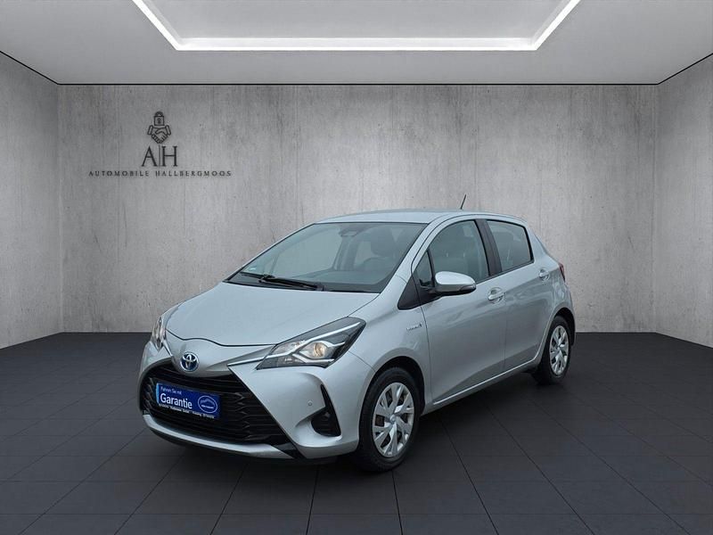 Gebraucht Toyota Yaris Hybrid Business Edition 75 PS (55 kW) 2019 Silber Kleinwagen