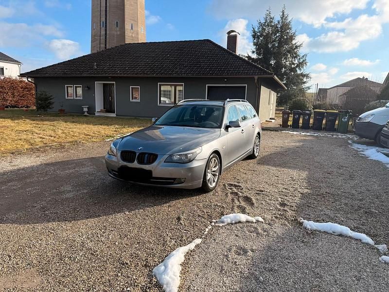 Gebraucht BMW 525 197 PS (144 kW) 2007 Grau Kombi