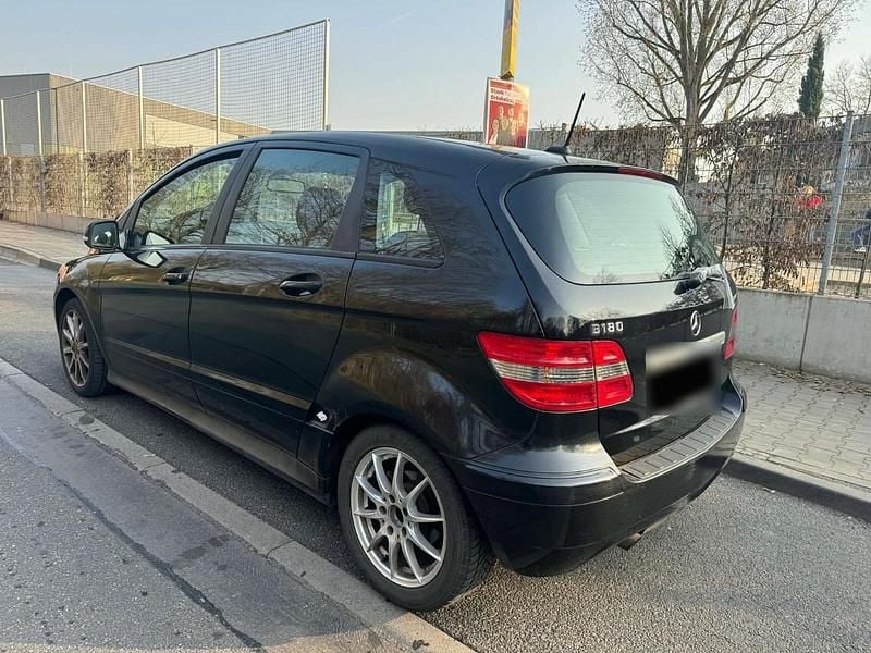 Gebraucht Mercedes B180 116 PS (85 kW) 2009 Schwarz Van / Kleinbus