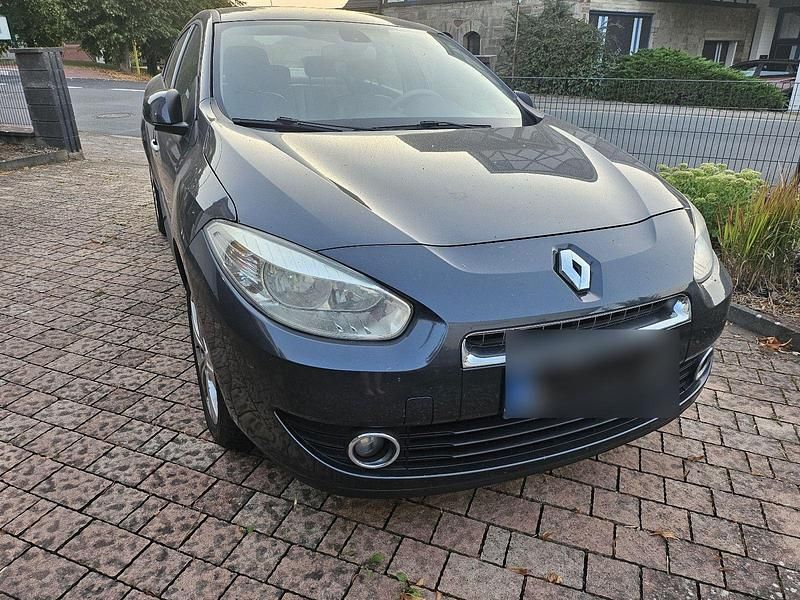 Grau Gebraucht 2010 Renault Fluence Dynamique Limousine | 1.800 € - Bild 1/4