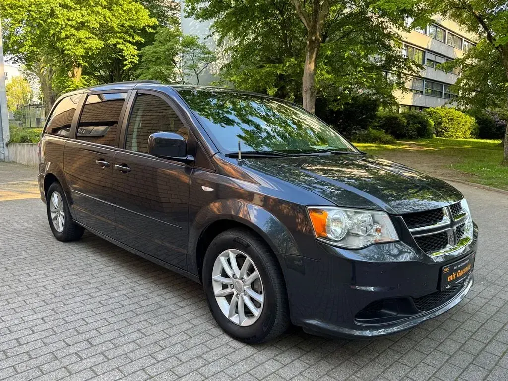 Gebraucht Dodge Grand Caravan 283 PS (208 kW) 2014 Braun Van / Kleinbus