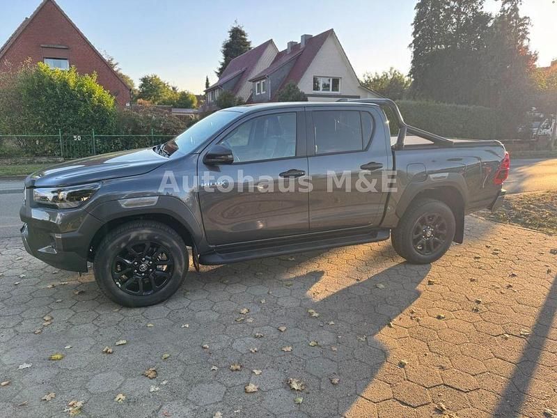 Grau Neu 2025 Toyota HiLux Abholung | 60.490 € (Fairer Preis) - Bild 1/4