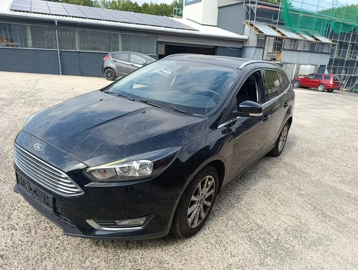 Gebraucht Ford Focus Titanium 125 PS (91 kW) 2017 Schwarz Kombi