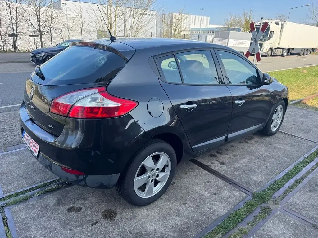 Używany Renault Mégane Dynamique 131 KM (96 kW) 2008 Czarny Sedan/Limuzyna