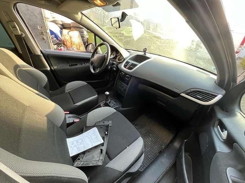 Grau Gebraucht 2009 Peugeot 207 Limousine | 1.499 € (Guter Preis) - Bild 1/4