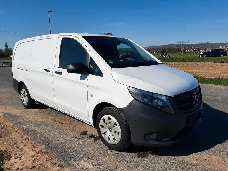 Usado Mercedes Vito 114 HP (83 kW) 2018 Branco Van