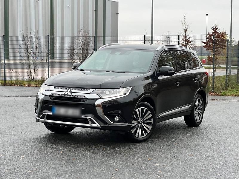 Schwarz Gebraucht 2020 Mitsubishi Outlander SUV | 22.000 € (Fairer Preis) - Bild 1/4