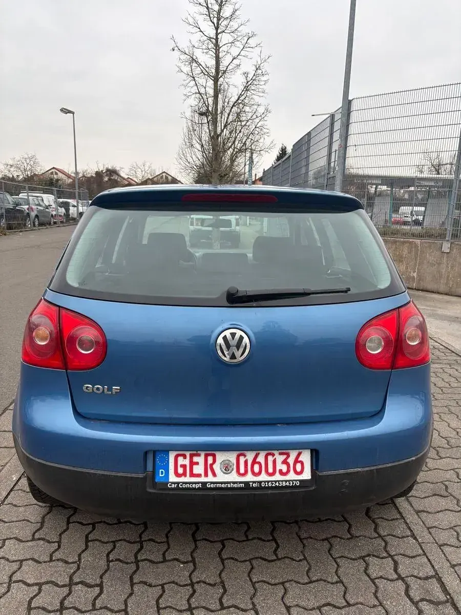 Usata VW Golf IV 75 CV (55 kW) 2004 Blu Utilitaria