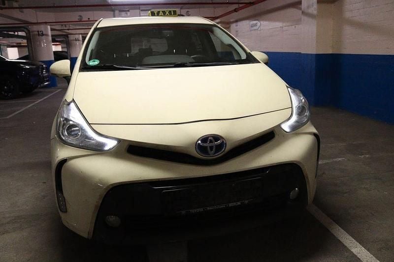 Weiß Gebraucht 2018 Toyota Prius+ Van / Kleinbus | 15.500 € (Etwas zu teuer) - Bild 1/4