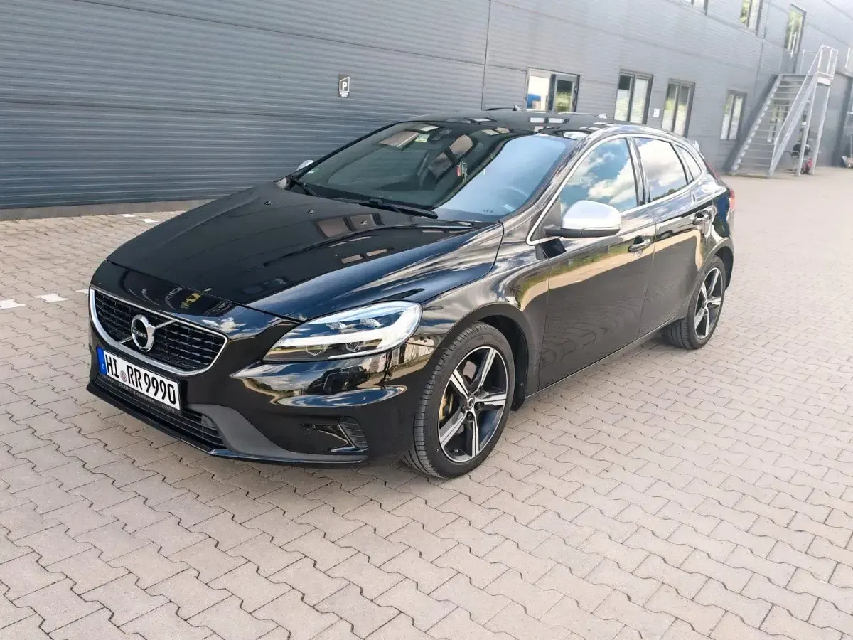 Gebraucht Volvo V40 R-Design 150 PS (110 kW) 2019 Schwarz Kombi