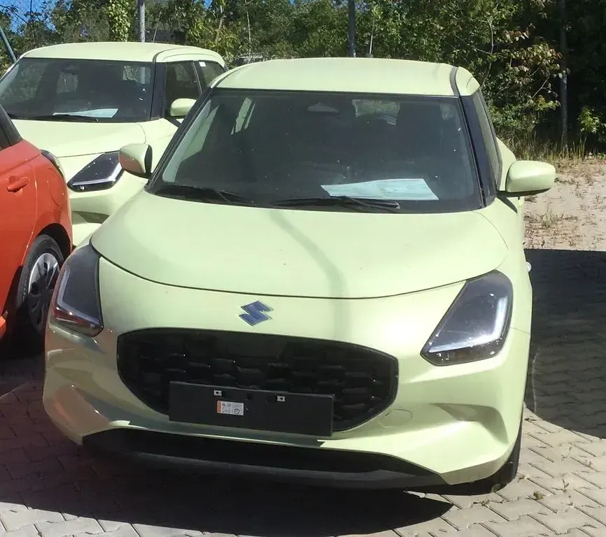 Neu Suzuki Swift Club 83 PS (61 kW) 2025 Gelb Kleinwagen