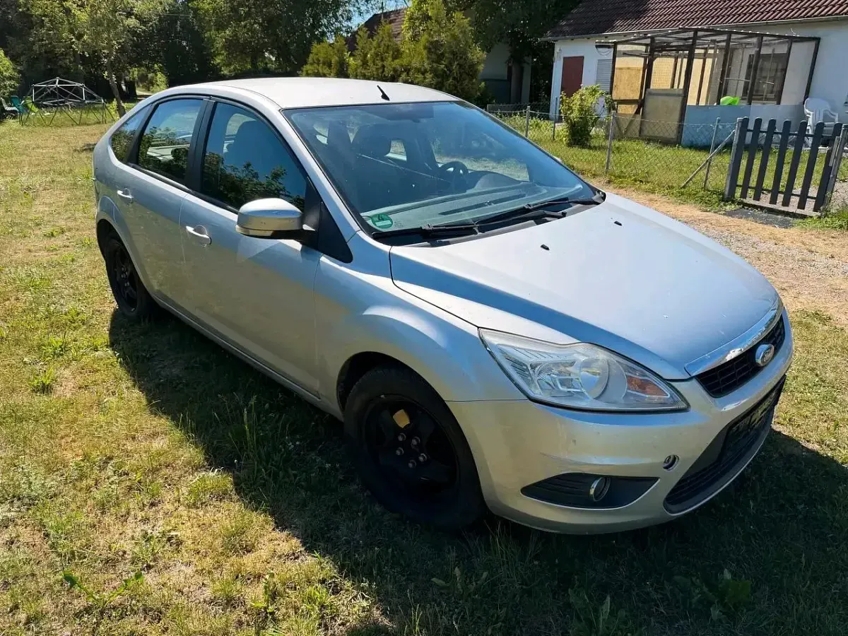 Gebraucht Ford Focus 90 PS (66 kW) 2011 Silber Limousine