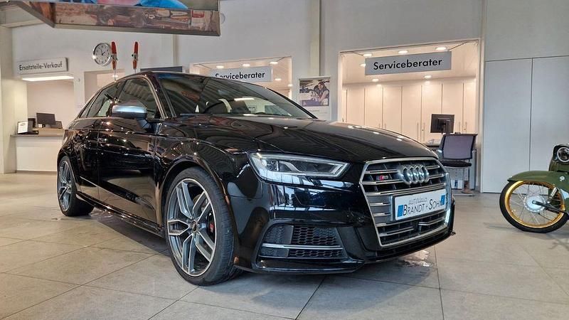 Schwarz Gebraucht 2017 Audi S3 Sport Limousine | 28.680 € (Fairer Preis) - Bild 1/4