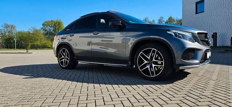 Grau Gebraucht 2018 Mercedes GLE43 AMG AMG Coupé | 41.650 € (Fairer Preis) - Bild 1/4