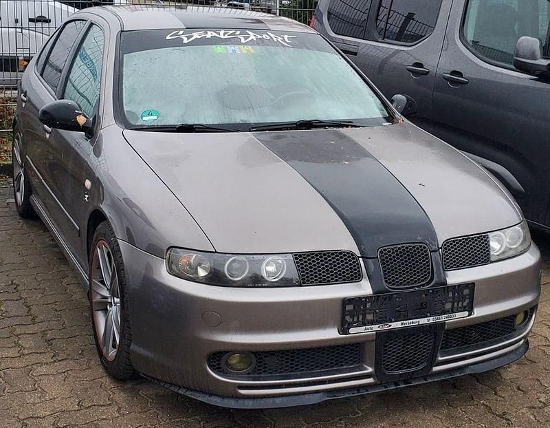 Grau Gebraucht 2005 Seat Leon FR Limousine | 1.500 € (Superpreis) - Bild 1/4