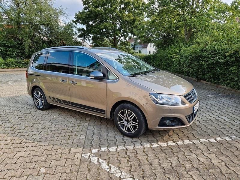 Braun Gebraucht 2017 Seat Alhambra FR-Line Van / Kleinbus | 22.999 € (Guter Preis) - Bild 1/4