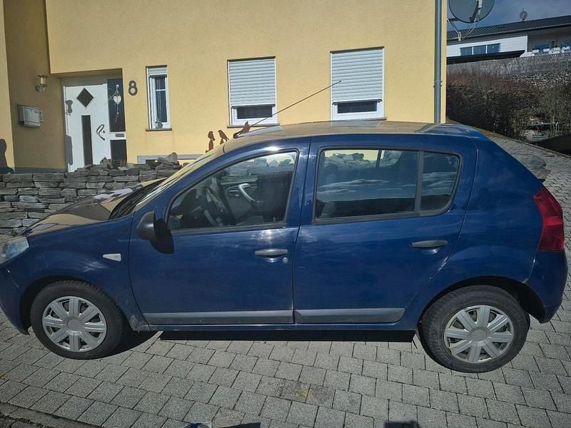 Second-hand Dacia Sandero 75 CP (55 kW) 2009 Albastru Hatchback