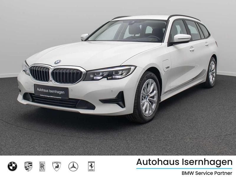Alpinweiß uni300schwarz Gebraucht 2022 BMW 320e Sport Line Limousine | 23.999 € (Superpreis) - Bild 1/4