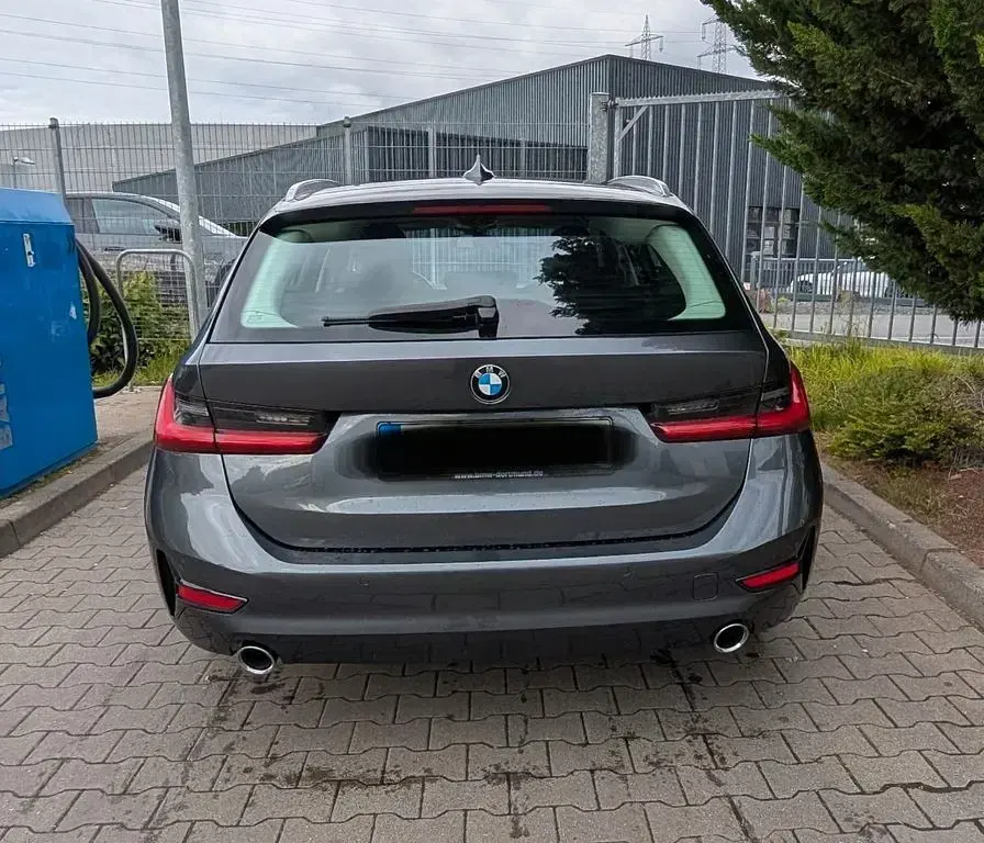 Gebraucht BMW 320 Advantage 190 PS (139 kW) 2020 Grau Kombi