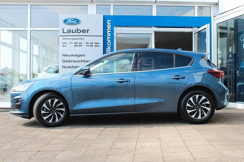 Gebraucht Ford Focus Titanium 125 PS (91 kW) 2024 Chromablau Limousine