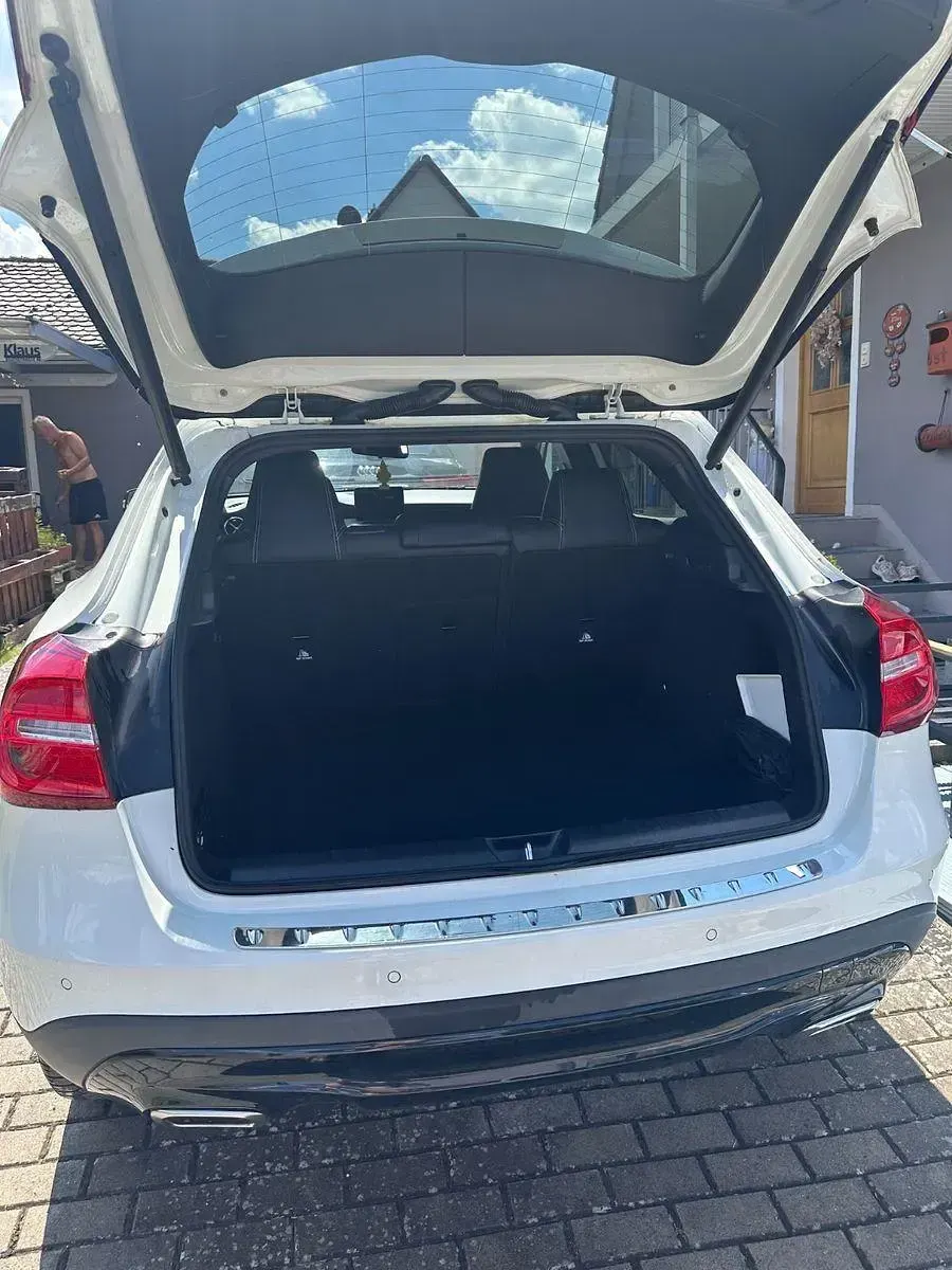 Gebraucht Mercedes GLA180 122 PS (89 kW) 2017 Weiß SUV