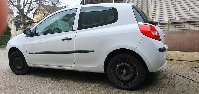 Gebraucht Renault Clio II 66 PS (48 kW) 2006 Weiß Kleinwagen