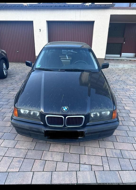Second-hand BMW 318 Basis 1998 Negru Berlinǎ