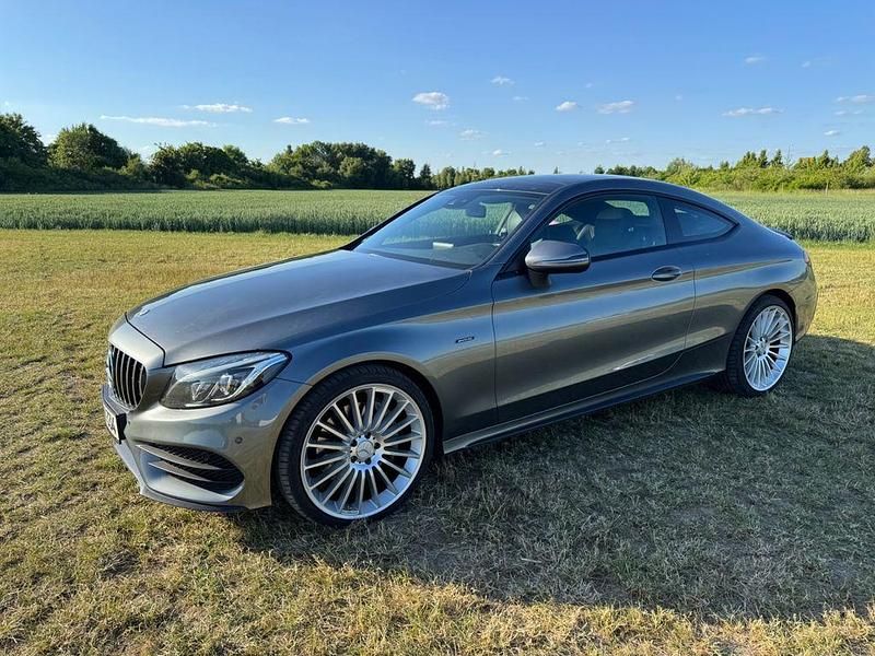 Grau Gebraucht 2016 Mercedes C300 Coupé | 22.900 € (Fairer Preis) - Bild 1/4