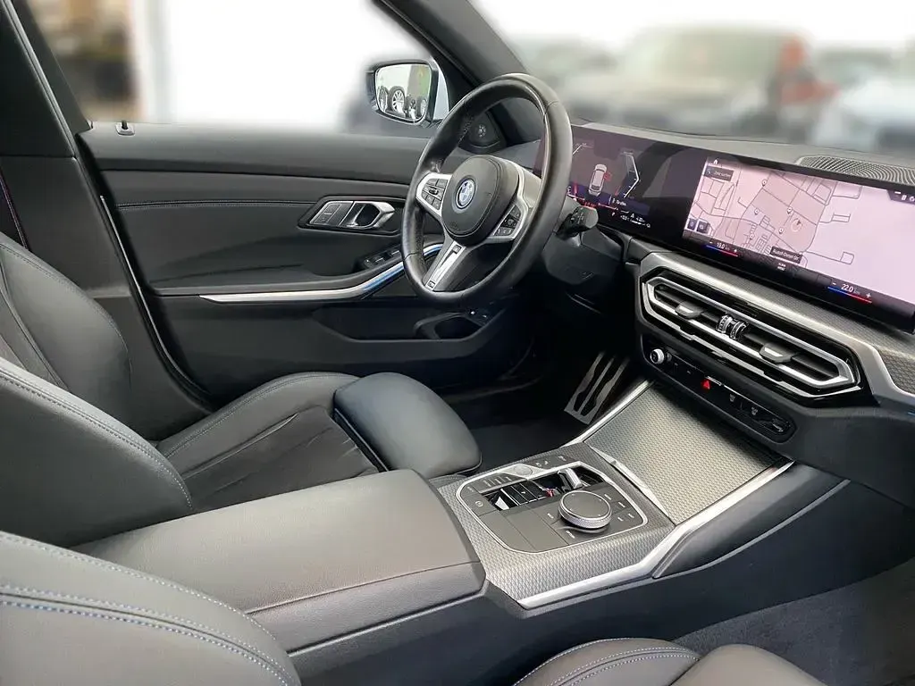 Gebraucht BMW 330e Shadowline 292 PS (214 kW) 2022 Weiß Kombi