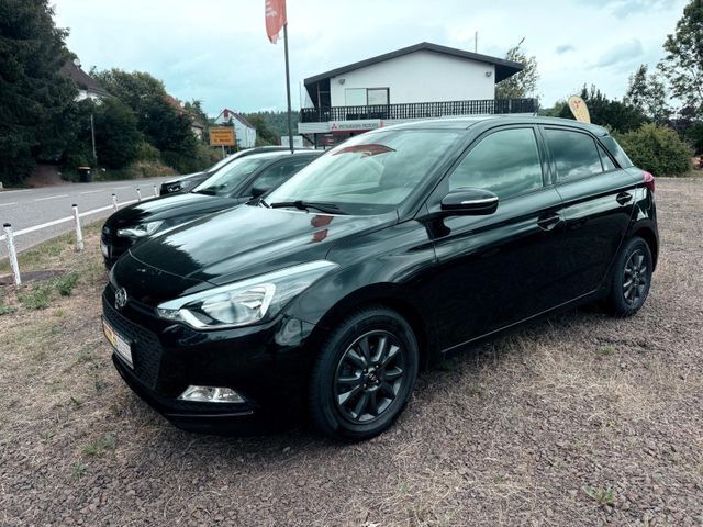 Schwarz Gebraucht 2017 Hyundai i20 YES! Limousine | 8.590 € (Fairer Preis) - Bild 1/4