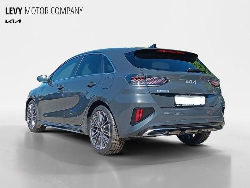Neu Kia Ceed GT GT-Line 140 PS (102 kW) 2025 Metallic Limousine