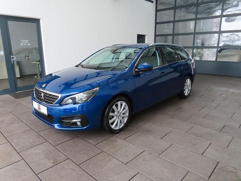 Gebraucht Peugeot 308 Allure 131 PS (96 kW) 2018 Blau Kombi