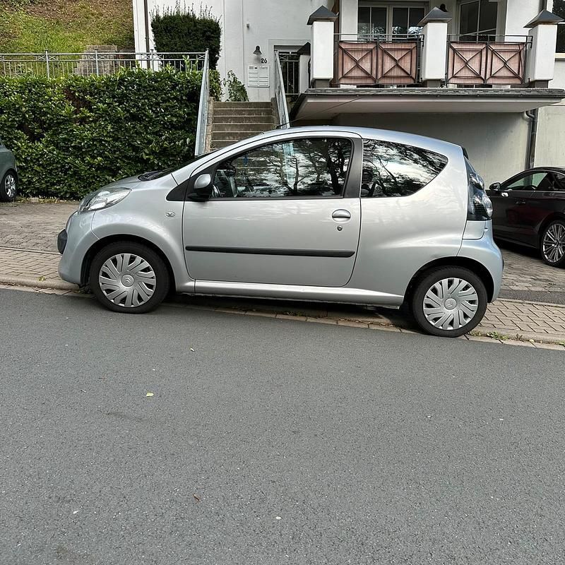 Grau Gebraucht 2005 Citroën C1 Kleinwagen | 2.050 € (Fairer Preis) - Bild 1/4