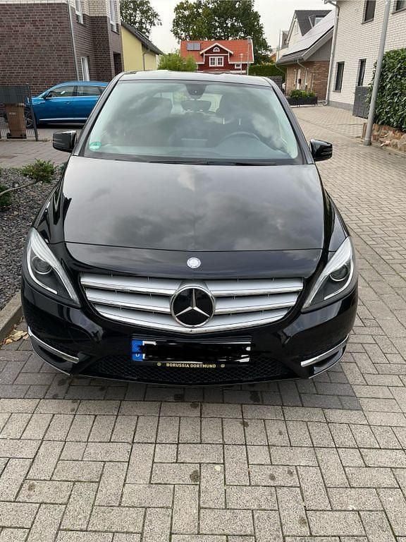 Gebraucht Mercedes B180 Edition 122 PS (89 kW) 2014 Schwarz Van / Kleinbus