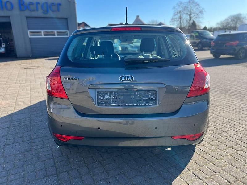 Gebraucht Kia Ceed Edition 7 90 PS (66 kW) 2012 Grau Kleinwagen