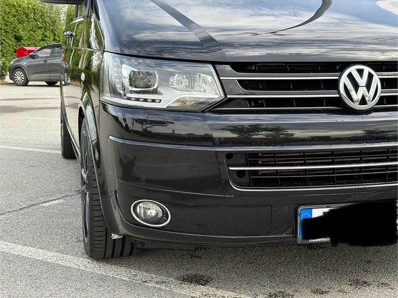 Second-hand VW Multivan Highline 179 CP (131 kW) 2014 Negru Monovolum
