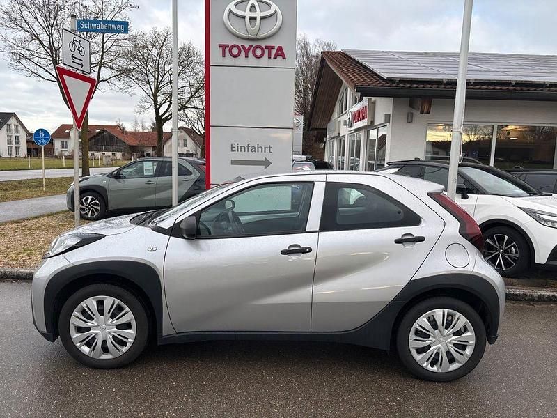 Gebraucht Toyota Aygo X Basis 72 PS (52 kW) 2023 Silber SUV