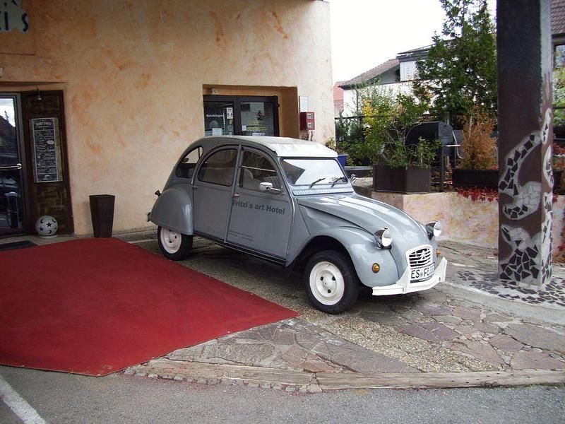 Grau Gebraucht 1986 Citroën 2CV Limousine | 7.800 € - Bild 1/4