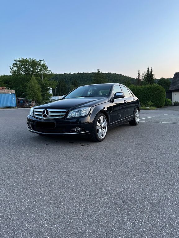 Schwarz Gebraucht 2007 Mercedes C320 Avantgarde Limousine | 9.000 € (Fairer Preis) - Bild 1/4
