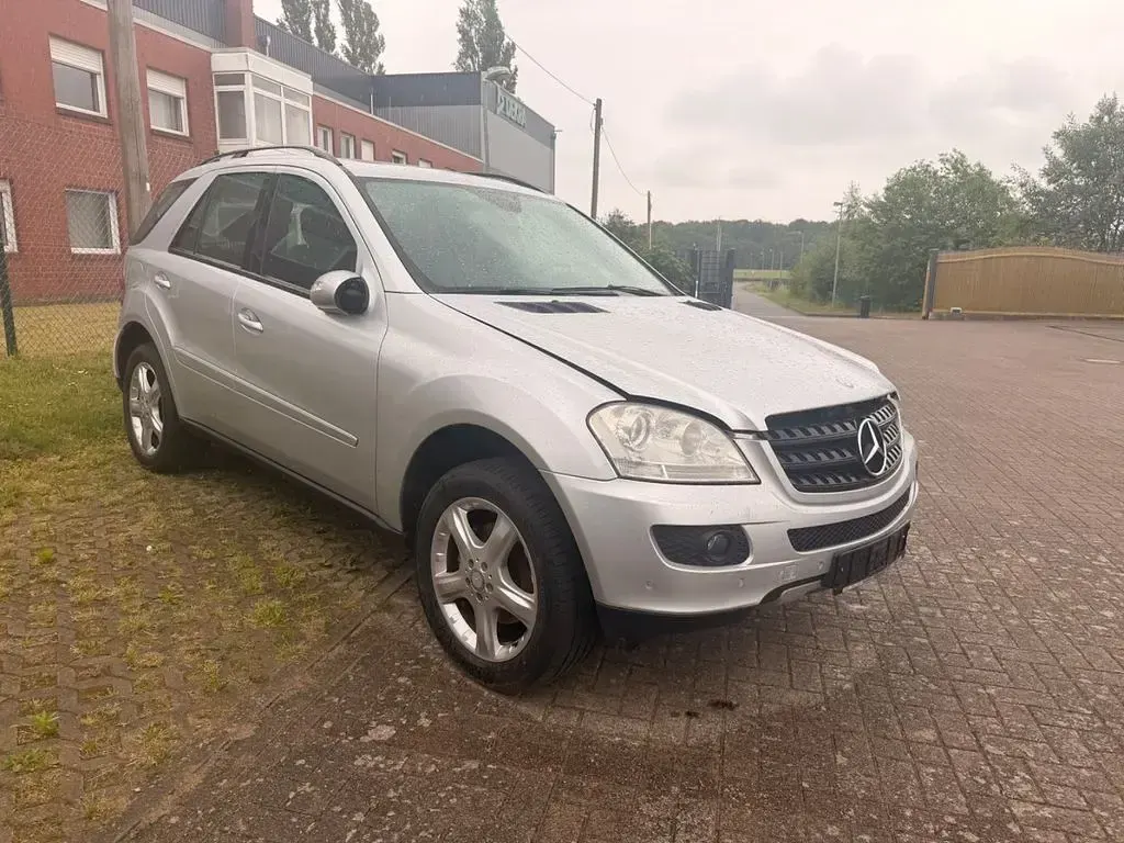 Gebraucht Mercedes ML280 190 PS (139 kW) 2006 Silber SUV