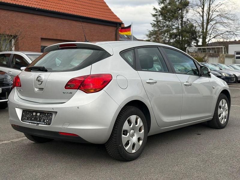 Gebraucht Opel Astra Edition 87 PS (63 kW) 2010 Silber Kleinwagen