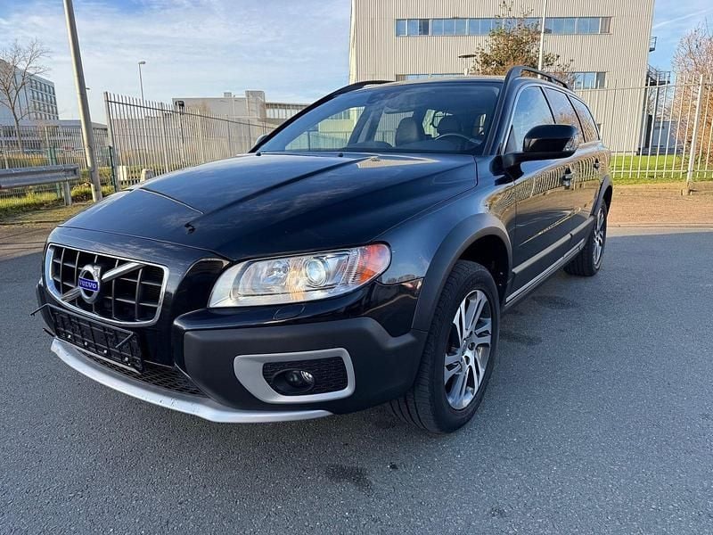 Schwarz Gebraucht 2011 Volvo XC70 Summum Kombi | 13.890 € (Etwas zu teuer) - Bild 1/4